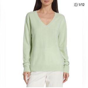 NWT Vince V-Neck Weekend Cashmere Sweater Size Medium